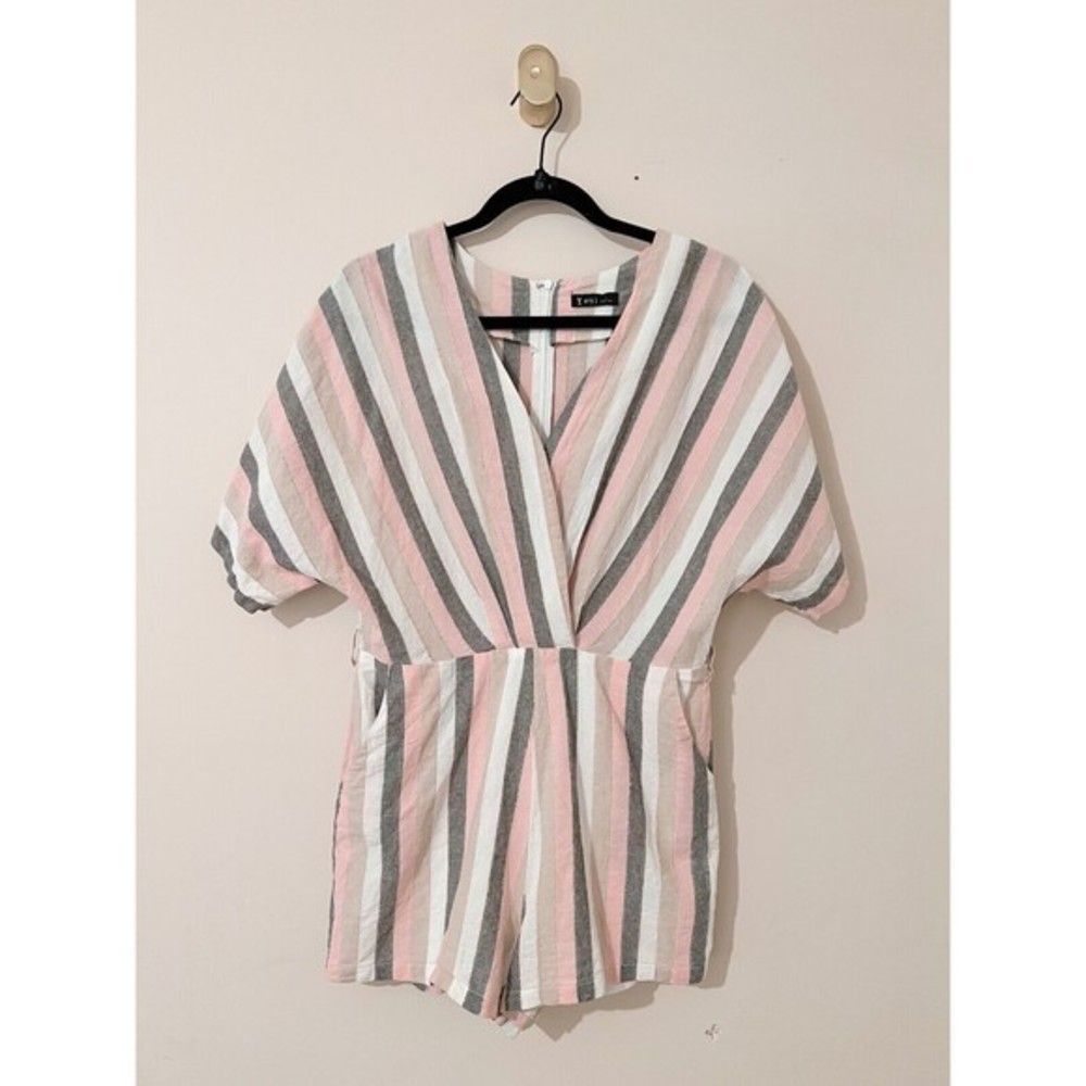Very J | White Gray Pink Striped Romper with Pockets Size Large Belt Loops Short